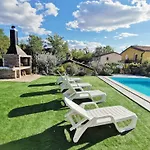 Oliva Strika By Interhome