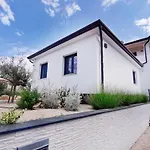 Oliva Strika By Interhome *