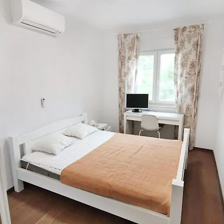 Oliva Strika By Interhome *