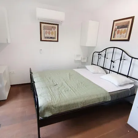 Oliva Strika By Interhome